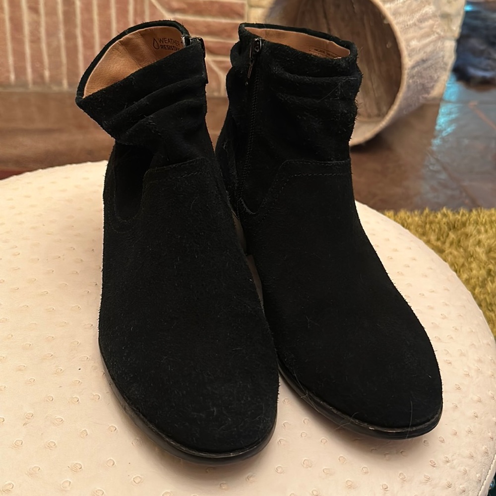 Womens Vionic ankle bootie black suede shoes size 10